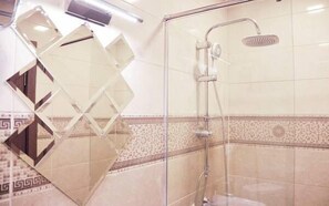 Standard Double Room | Pancuran Bilik Mandi