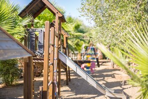 Children’s play area – outdoor
