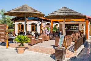 Colazione a buffet, servita tutte le mattine (9.00 EUR a persona)