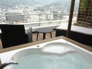 In-room safe, desk, bed sheets - Atami Season Hotel (Atami)