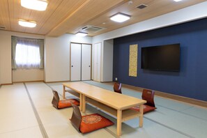 Room, Mountain View | In-room safe, desk, bed sheets - Itoen Hotel Hakone Yumoto (Hakone)