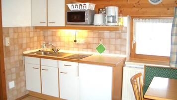 Apartemen Standar (with Hochkönig Card) | Dapur pribadi | Lemari es besar, kompor, mesin pembuat kopi/teh, dan pemanggang roti