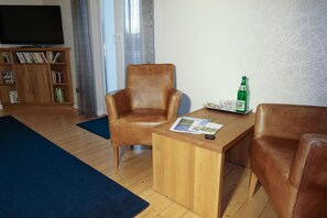 Dobbeltrom – standard, hageutsikt | Romfasilitet