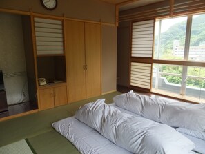Chambre traditionnelle, salle de bain privée (Japanese-style) | Commodité de la chambre