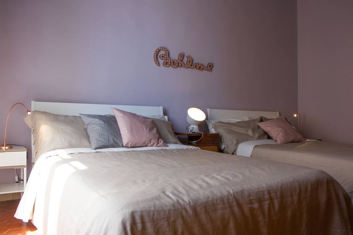Free WiFi, bed sheets