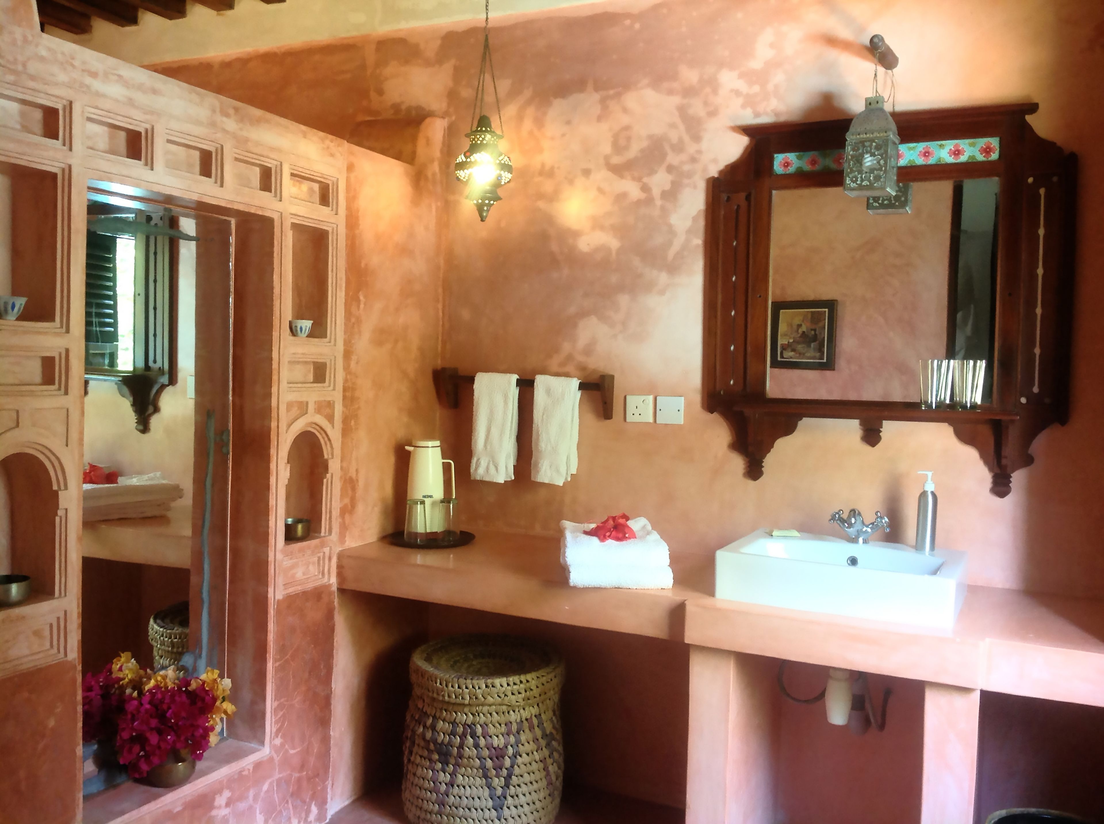 classic suite, ocean view, beachfront | bathroom | shower, free toiletries, towels