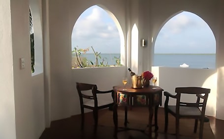 Suíte clássica, vista para o oceano, de frente para a praia | Vista do quarto. Kijani Hotel