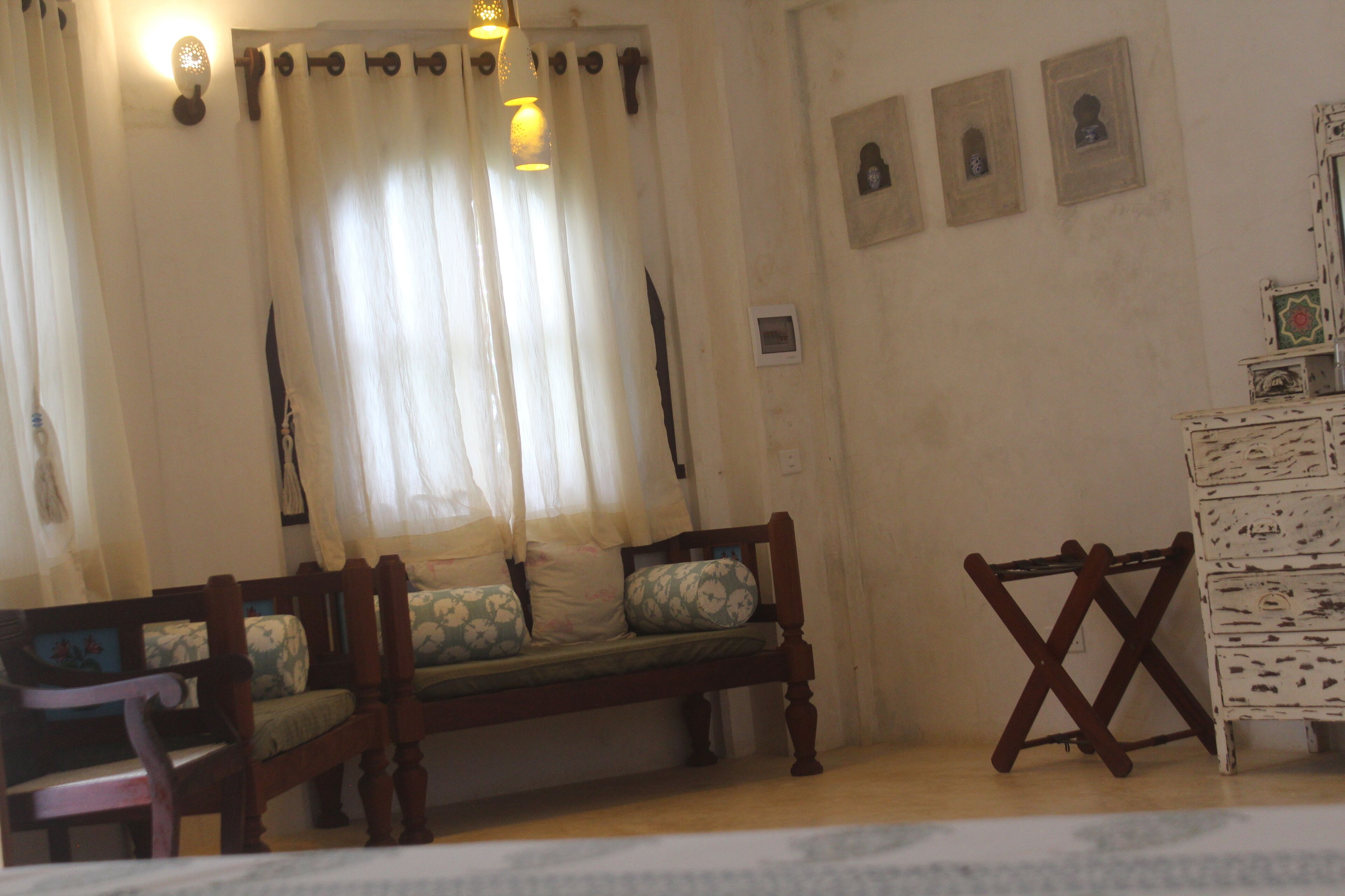 superior double room, 1 king bed, ocean view | living area