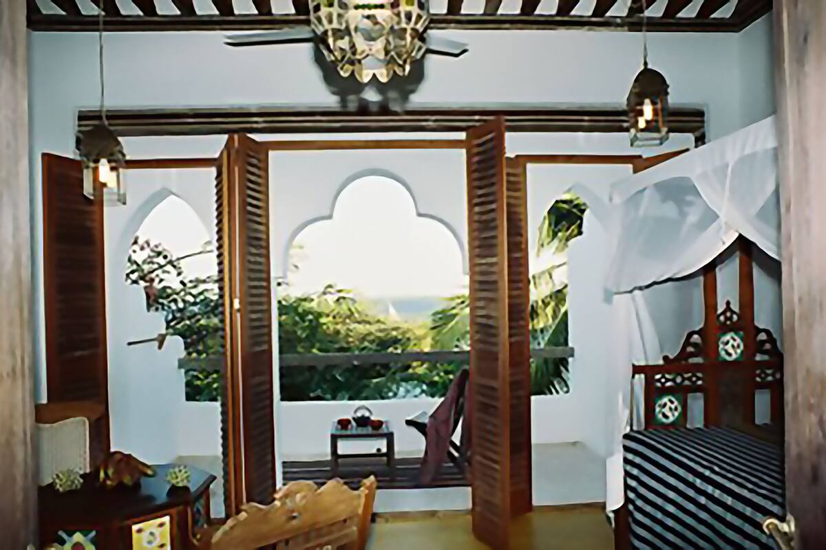 classic suite, ocean view, beachfront | living area