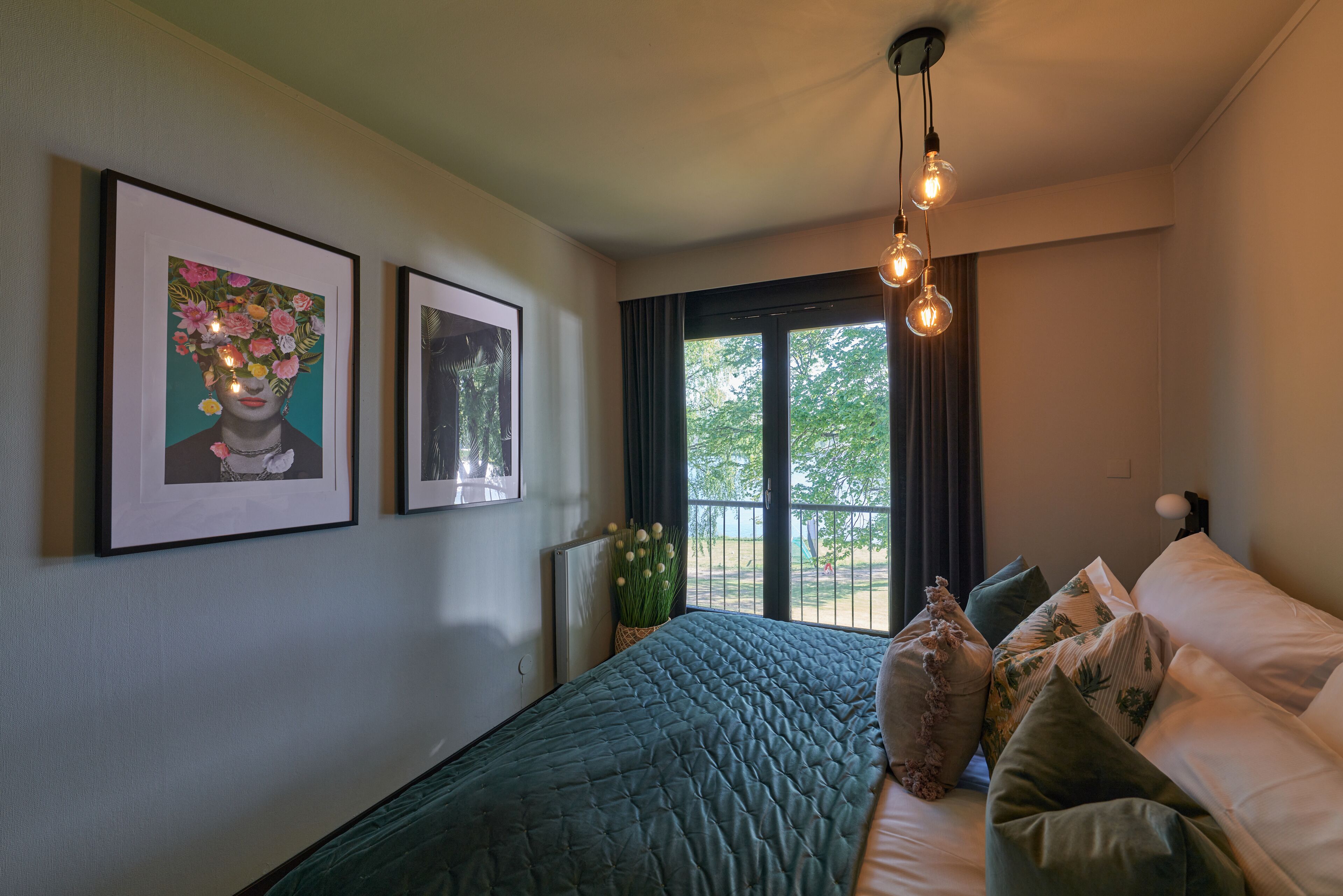 double room, 1 bedroom | blackout curtains, iron/ironing board, cots/infant beds, free wifi