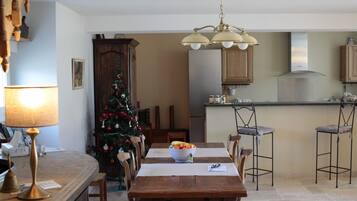 Luxury Double or Twin Room, Private Bathroom, Garden View (Rez de Chaussée No 2) | Restaurant