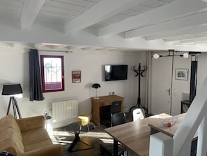 Comfort Apartment, Ensuite, Mountain View - Chez Juliette Maison Gîte (Rontignon)