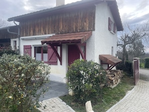 Comfort Apartment, Ensuite, Mountain View - Chez Juliette Maison Gîte (Rontignon)