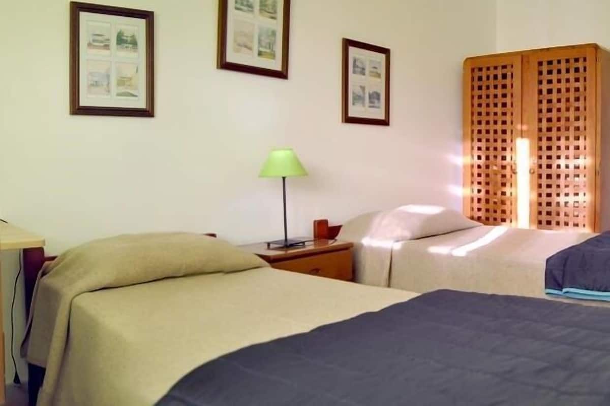 Quarto duplo, banheiro compartilhado | Vista da propriedade