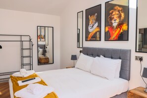 Premier Double Room, Ensuite, Courtyard View (Ground Floor) - The Coach Hotel (Birmingham)
