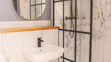 Premier Double Room, Ensuite, Courtyard View (Ground Floor) | Bathroom