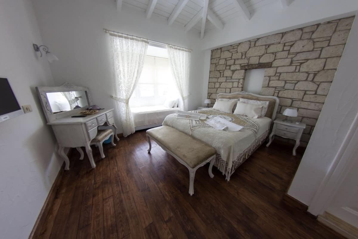 Hochwertige Bettwaren, Minibar, Schreibtisch, Zustellbetten