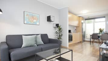 Estúdio luxo, no piso térreo | Espaço de trabalho para notebook, cortinas blackout