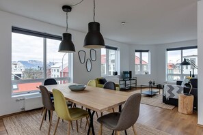 Deluxe Apartment, 2 Bedrooms, Balcony | In-room dining