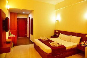 Premium bedding, in-room safe, desk, iron/ironing board