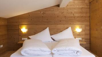 Family Room | Premium bedding, in-room safe, desk, free WiFi