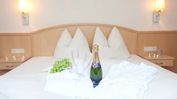 1 quarto, roupas de cama premium, cofres nos quartos, escrivaninha