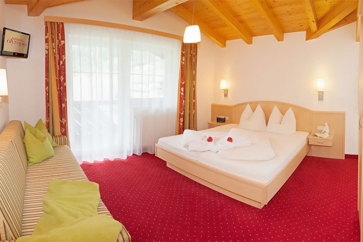Family Apartment, 2 Bedrooms (Olympia) | 1 bedroom, premium bedding, in-room safe, desk