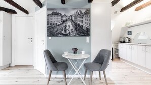 Studio | In-room dining - Gammeltorv Apartments (Copenhagen)