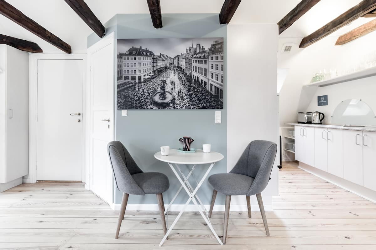 Studio | In-room dining