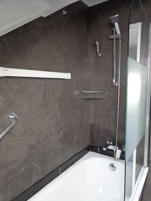 Exclusive Apartment, 1 Bedroom | Deep soaking bathtub - Exclusive Apartment - Rees (Rees)