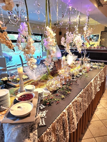 ๋งค์ผ ๋ทํ ๋ฌด๋ฃ ์์นจ ์์ฌ ํฌํจ