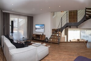 Deluxe House, Mountain View | Living room