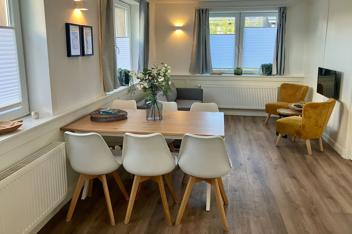 Apartament Deluxe, 2 dormitoris, pati | 1 dormitori, roba de llit d'alta qualitat i caixa forta a l'habitació