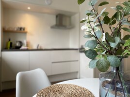 Deluxe-Apartment, Bergseite | Hochwertige Bettwaren, Zimmersafe, laptopgeeigneter Arbeitsplatz
