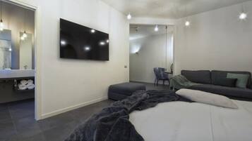 Classic Suite, City View | Free cribs/infant beds, free WiFi, bed sheets