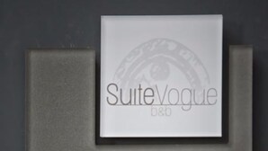 A sign with the text "SuiteVogue b&d" and "SUITE SFORZA". - Suite Vogue Sforza (Voghera)