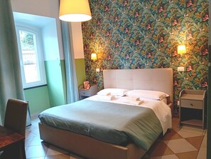 Ropa de cama de alta calidad y minibar 