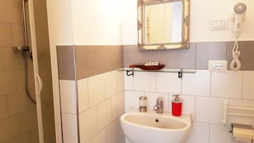 Standard Double Room | Bathroom | Shower, free toiletries, hair dryer, bidet