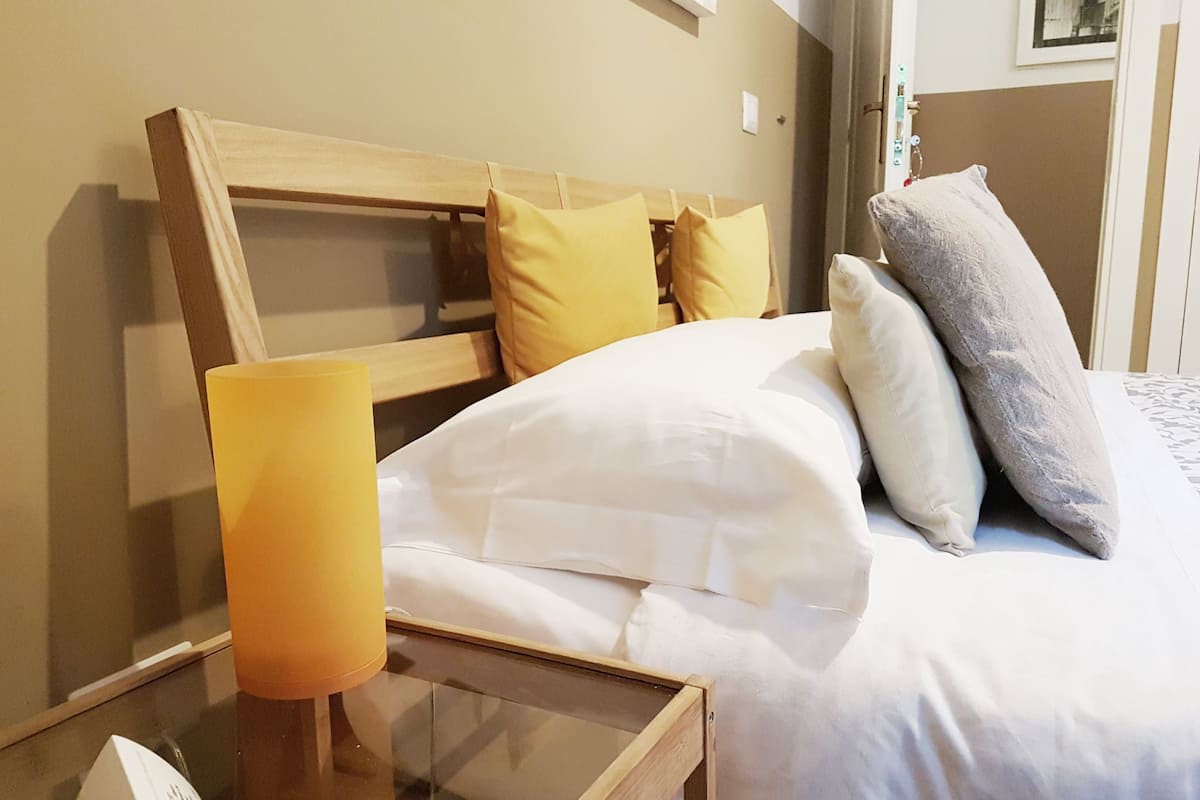 Kamar Double Ekonomi, pemandangan kota | Seprai premium, minibar, brankas, dan kedap suara