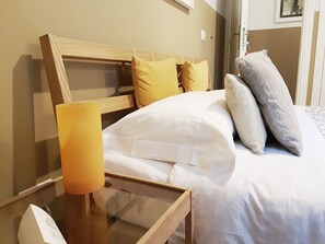 Økonomi-dobbeltrom, byutsikt | Sengetøy av topp kvalitet, minibar, safe på rommet og lydisolert