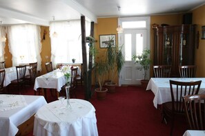 Desayuno (EUR 20.00 por persona)