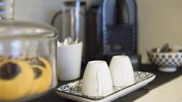 Phòng Suite phong cách cổ điển, quang cảnh thành phố | Bếp nhỏ riêng | Tủ lạnh, dụng cụ pha cà phê/trà