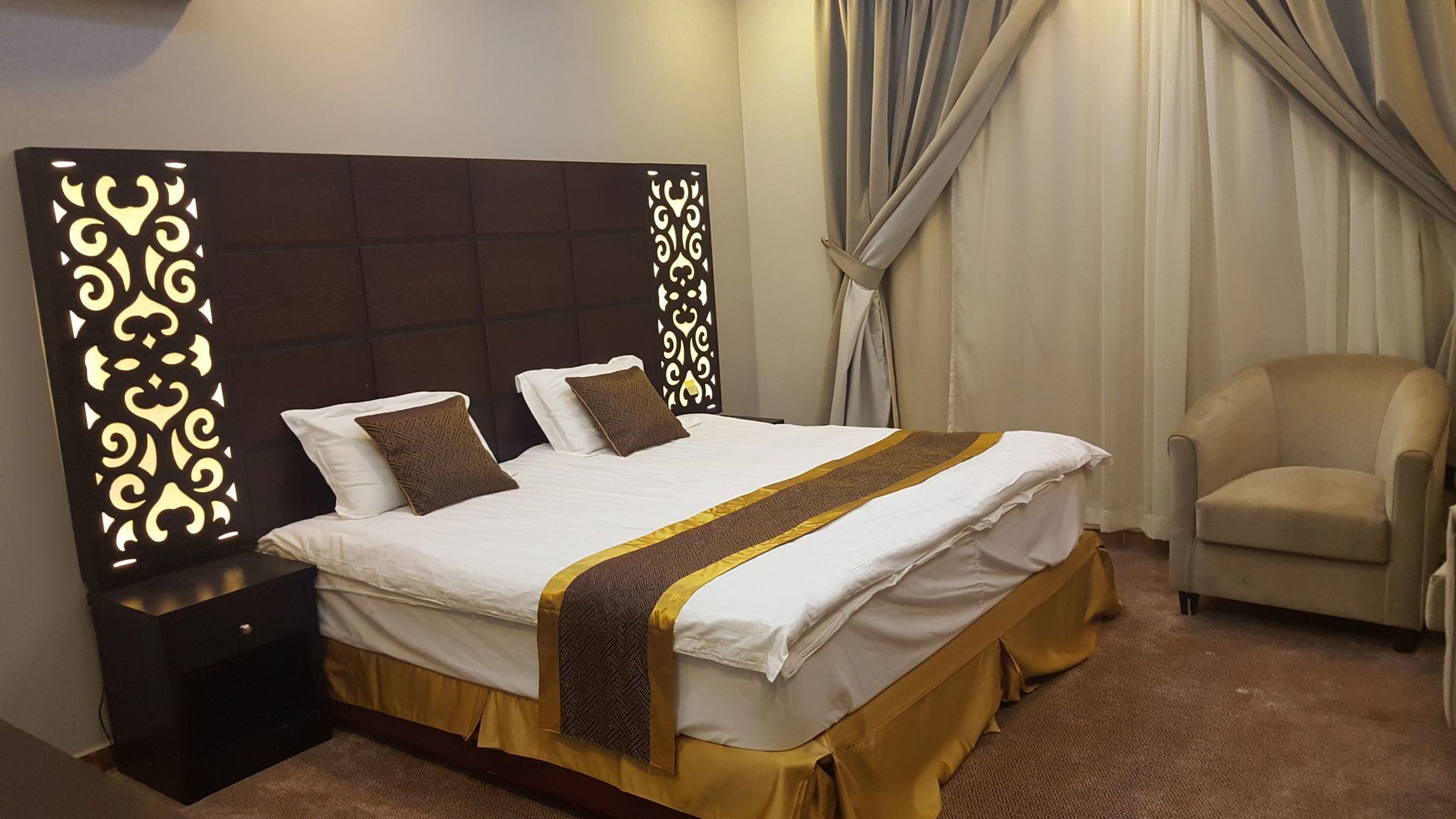Ropa de cama de alta calidad y camas con pillow-top 