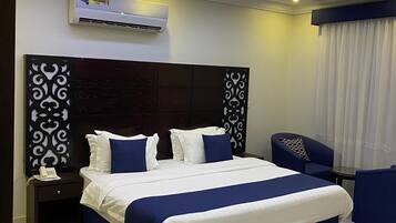 Two rooms and a hall | Premium bedding, pillowtop beds, in-room safe, blackout drapes