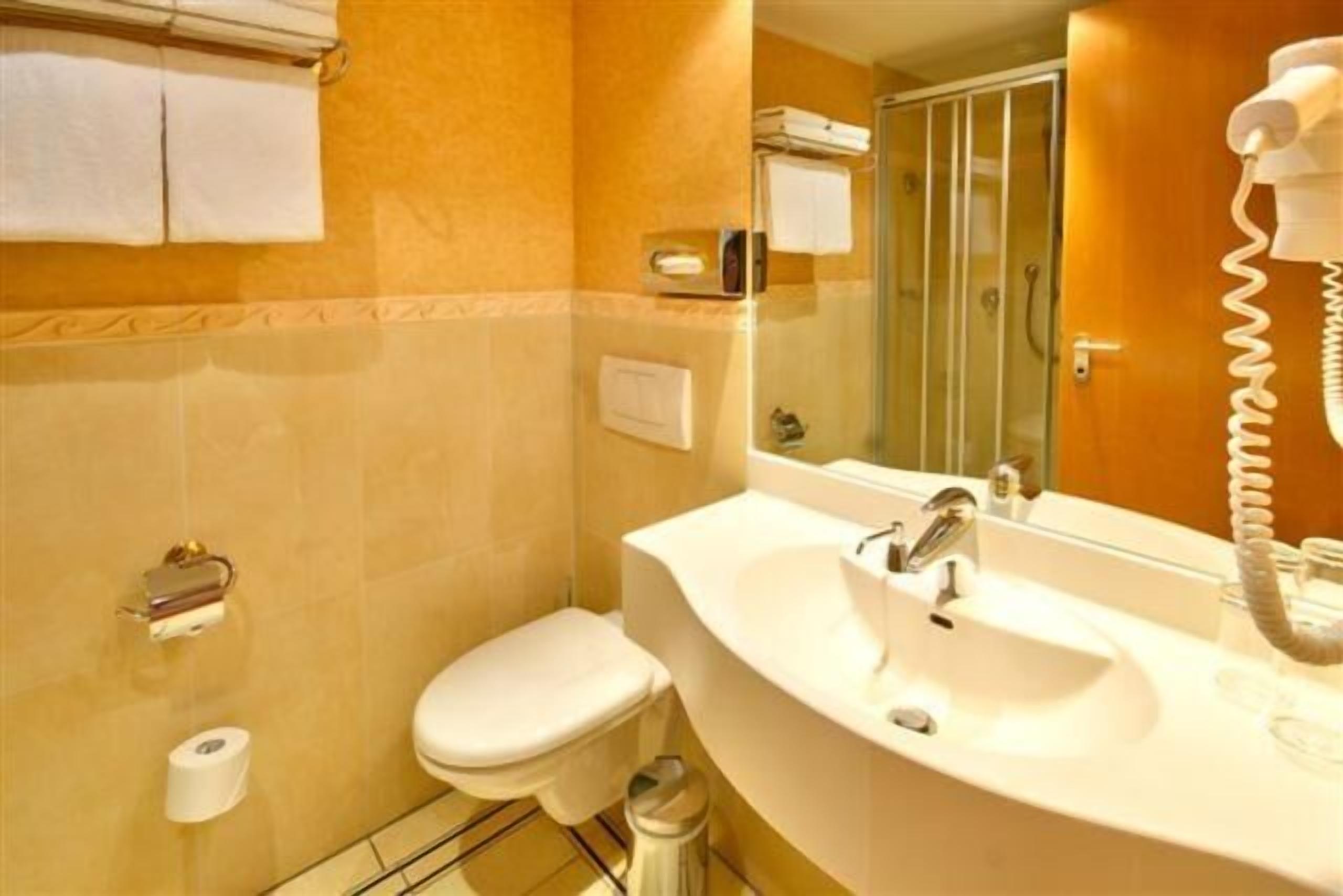 shower, free toiletries, bathrobes, slippers