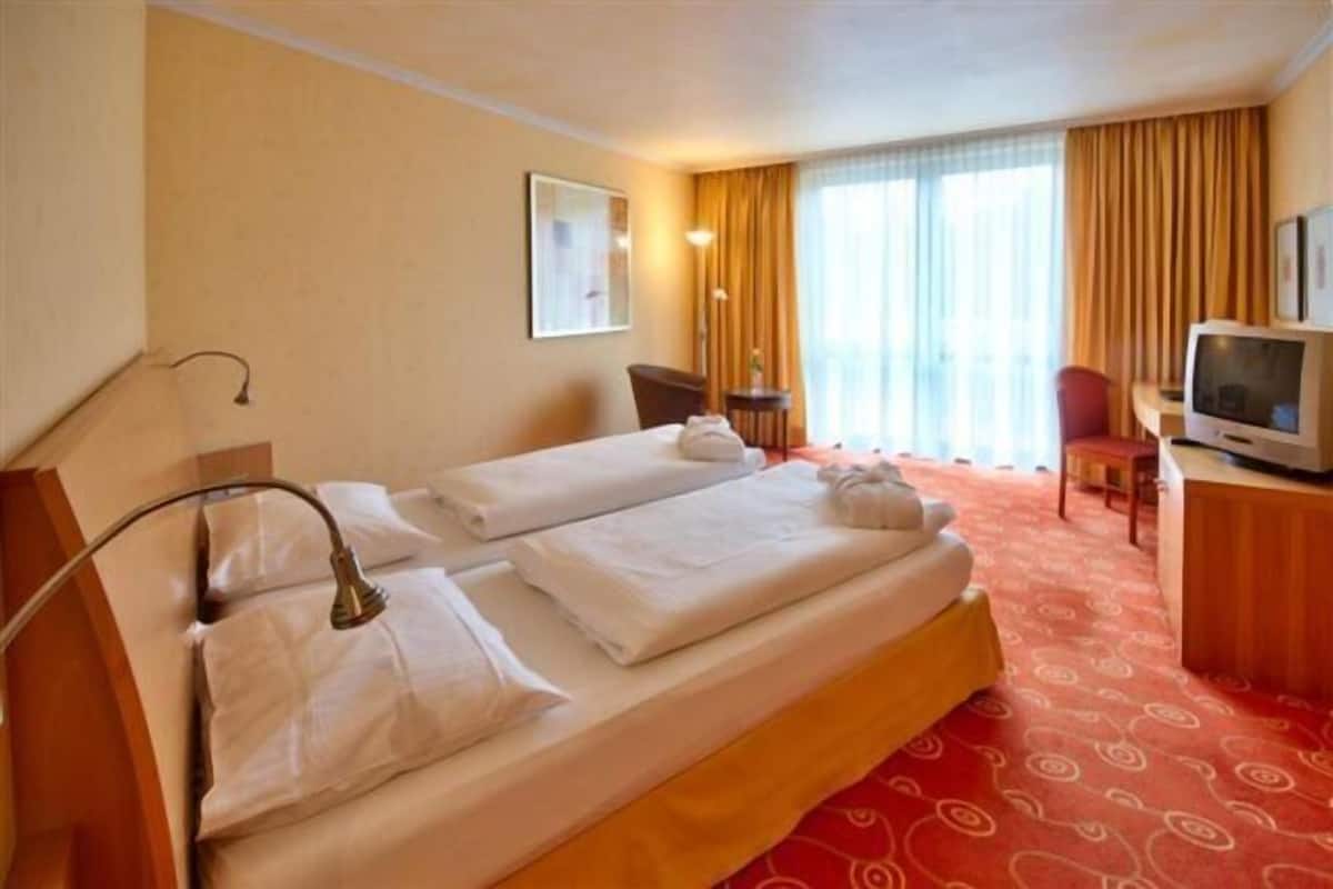 hypo-allergenic bedding, minibar, in-room safe, desk