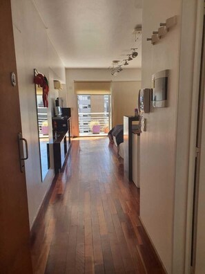 Apartment, Mehrere Betten | Bügeleisen/Bügelbrett, kostenloses WLAN, Bettwäsche