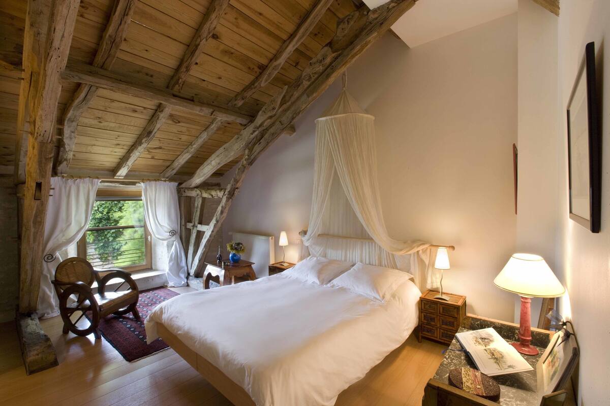 Comfort Double Room, 1 Queen Bed, Private Bathroom, Park View | 1 bedroom, premium bedding, individually decorated