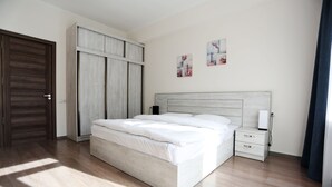 City appartement, 3 slaapkamers, uitzicht op de stad | 1 slaapkamer, luxe beddengoed, verduisterende gordijnen