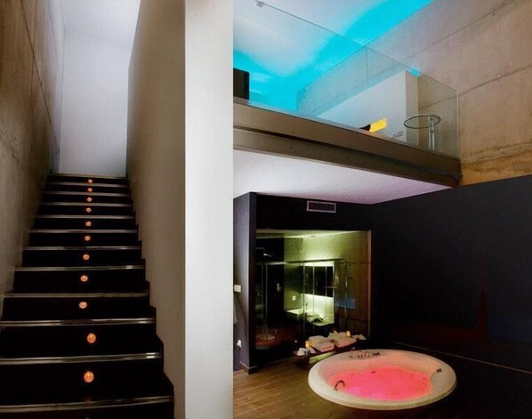 Superior Double Room (Daikiri) | In-room safe, individually decorated, soundproofing, free WiFi - Motel Shhh (Onda)